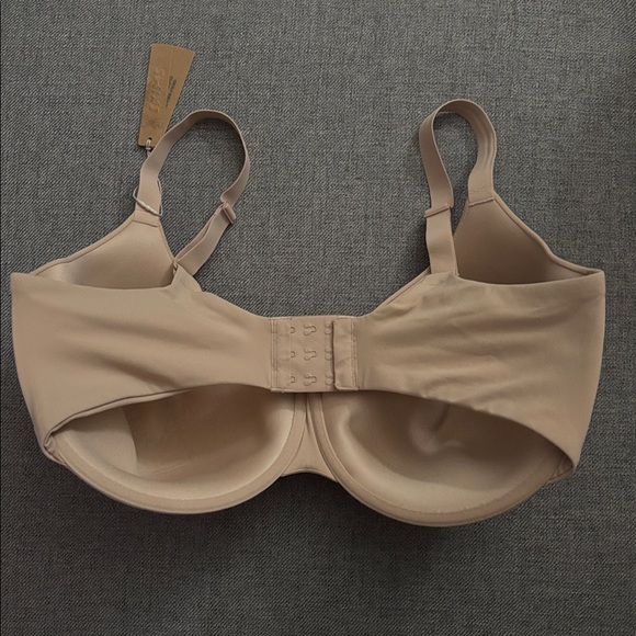 SKIMS Fits Everybody T-shirt Demi Bra Size:40DDDD (40G) Mica - Picture 2 of 3